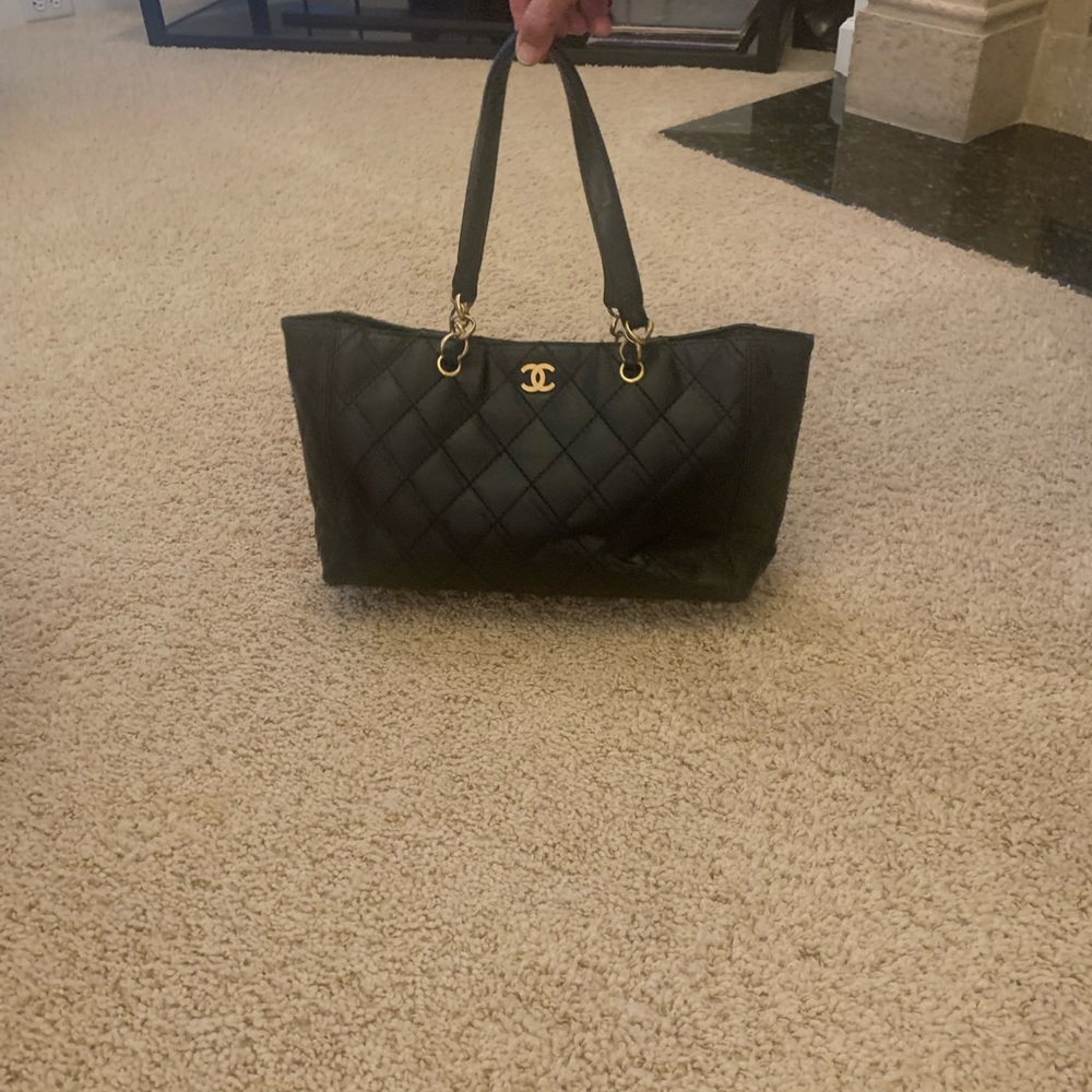 Chanel Pre-Owned Stitch Tote Bag.